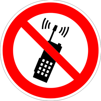 P18 запрещается пользоваться мобильным (сотовым) телефоном или переносной рацией (пленка, 200х200 мм) - Знаки безопасности - Запрещающие знаки - vektorb.ru
